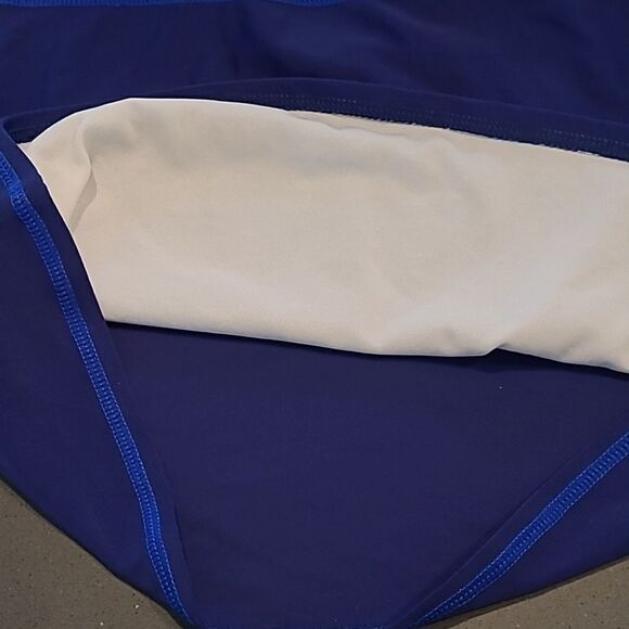 Colorful sz M Long Sleeve Swim Top with built in bra NWOT - Picture 8 of 9